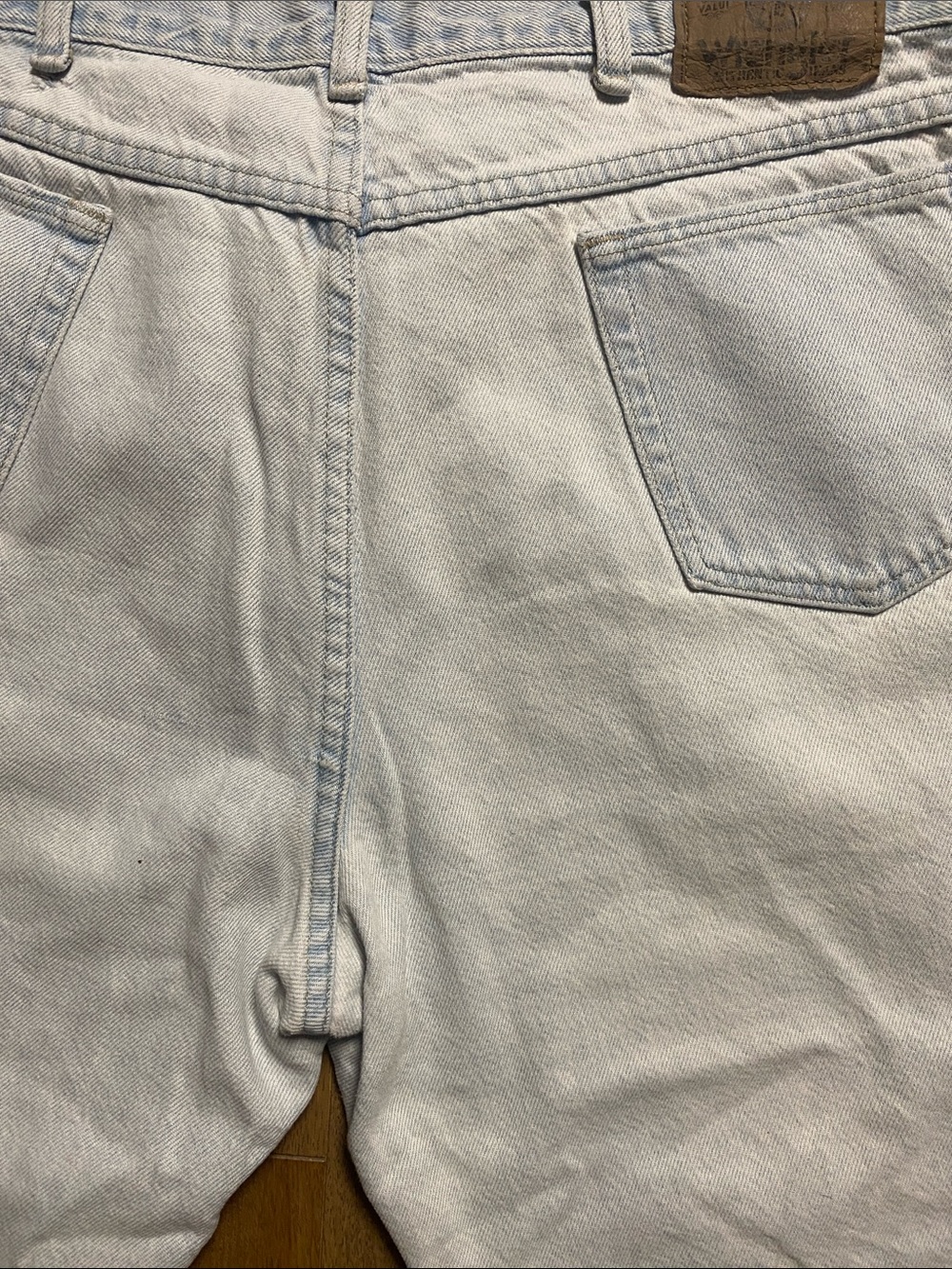Wrangler Light Blue Relaxed Fit Men’s Jeans shorts 36